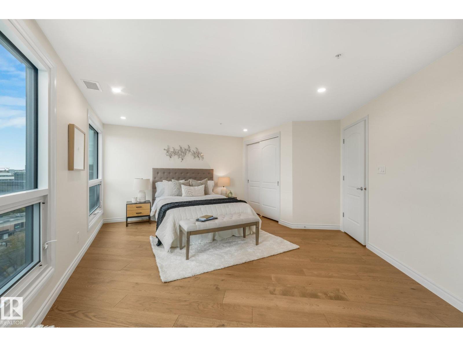 #902 10108 125 ST NW