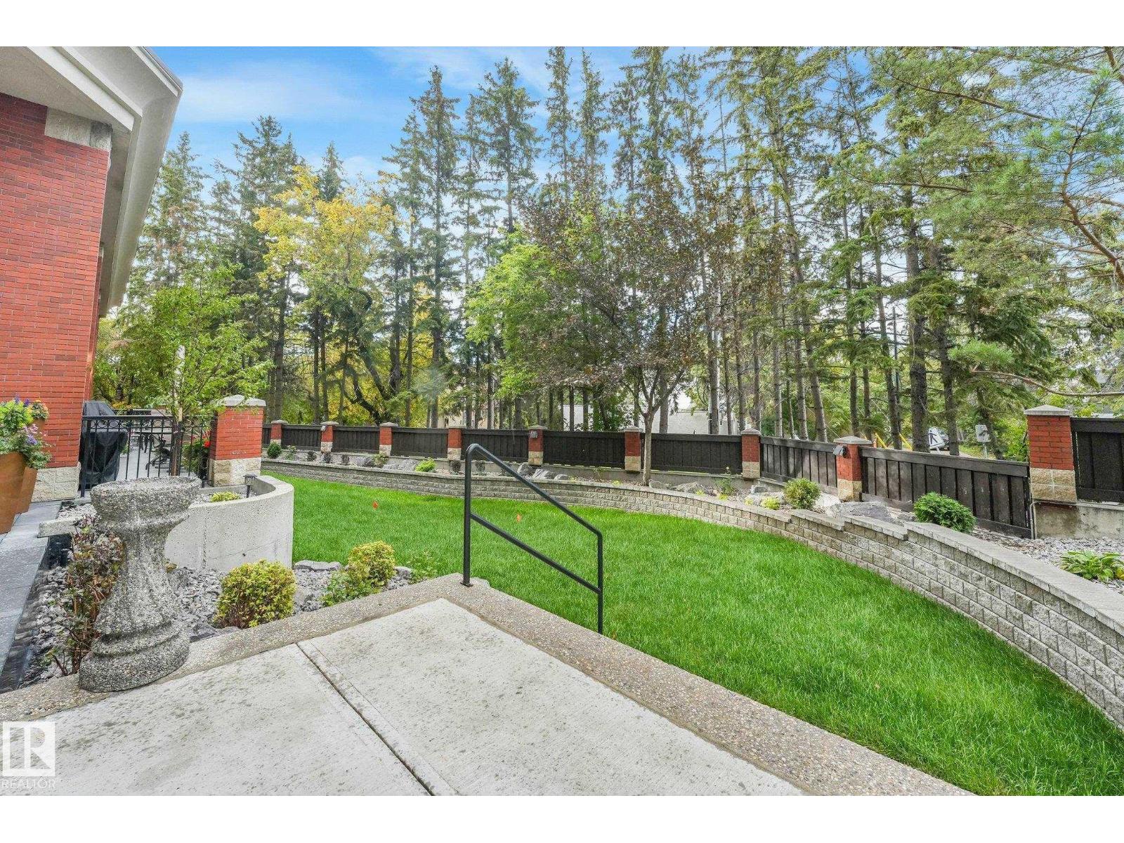 #902 10108 125 ST NW