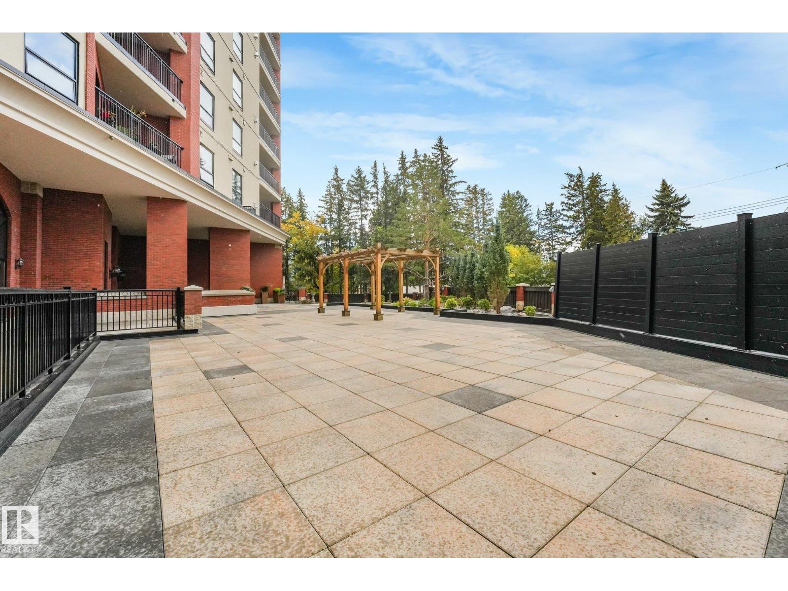 #902 10108 125 ST NW