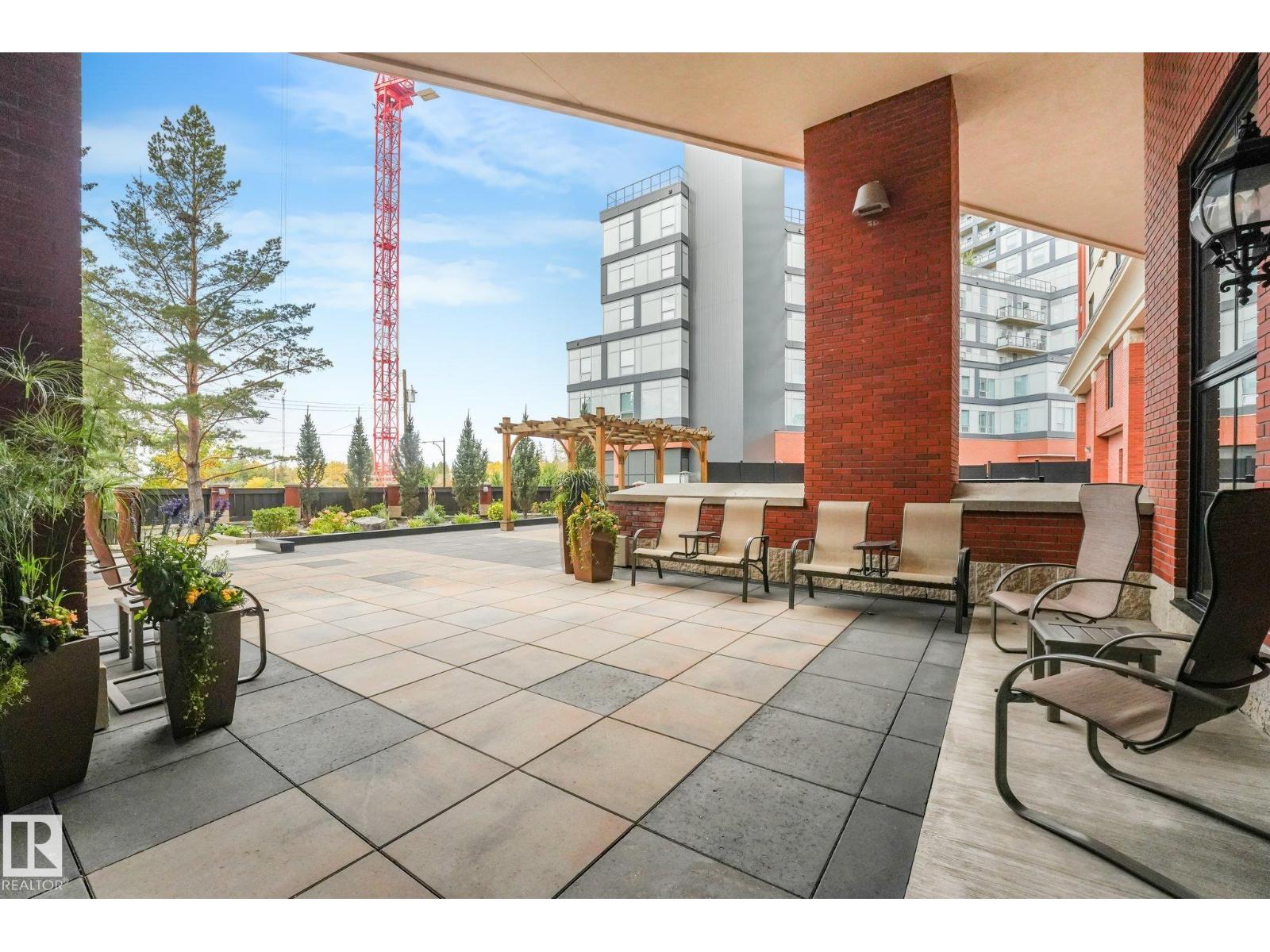 #902 10108 125 ST NW