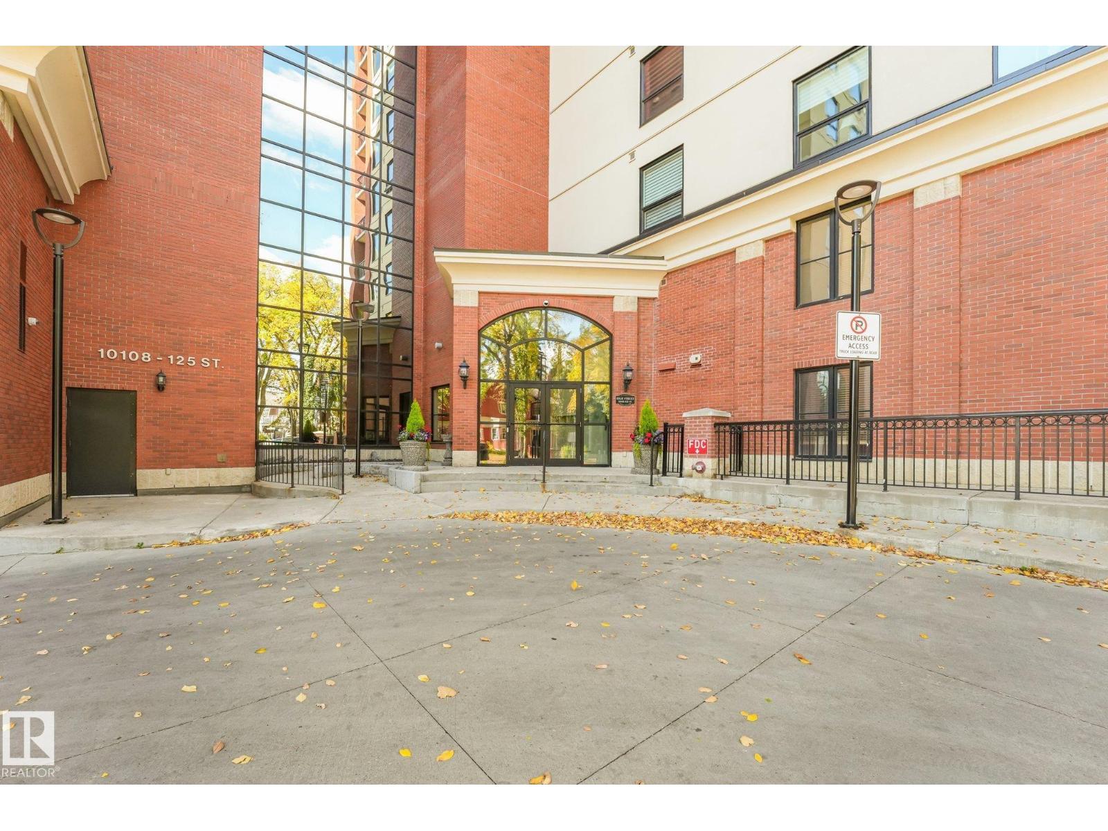 #902 10108 125 ST NW
