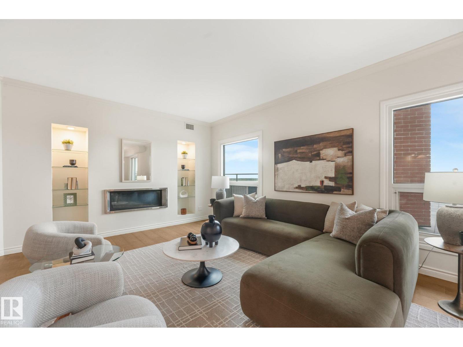 #902 10108 125 ST NW