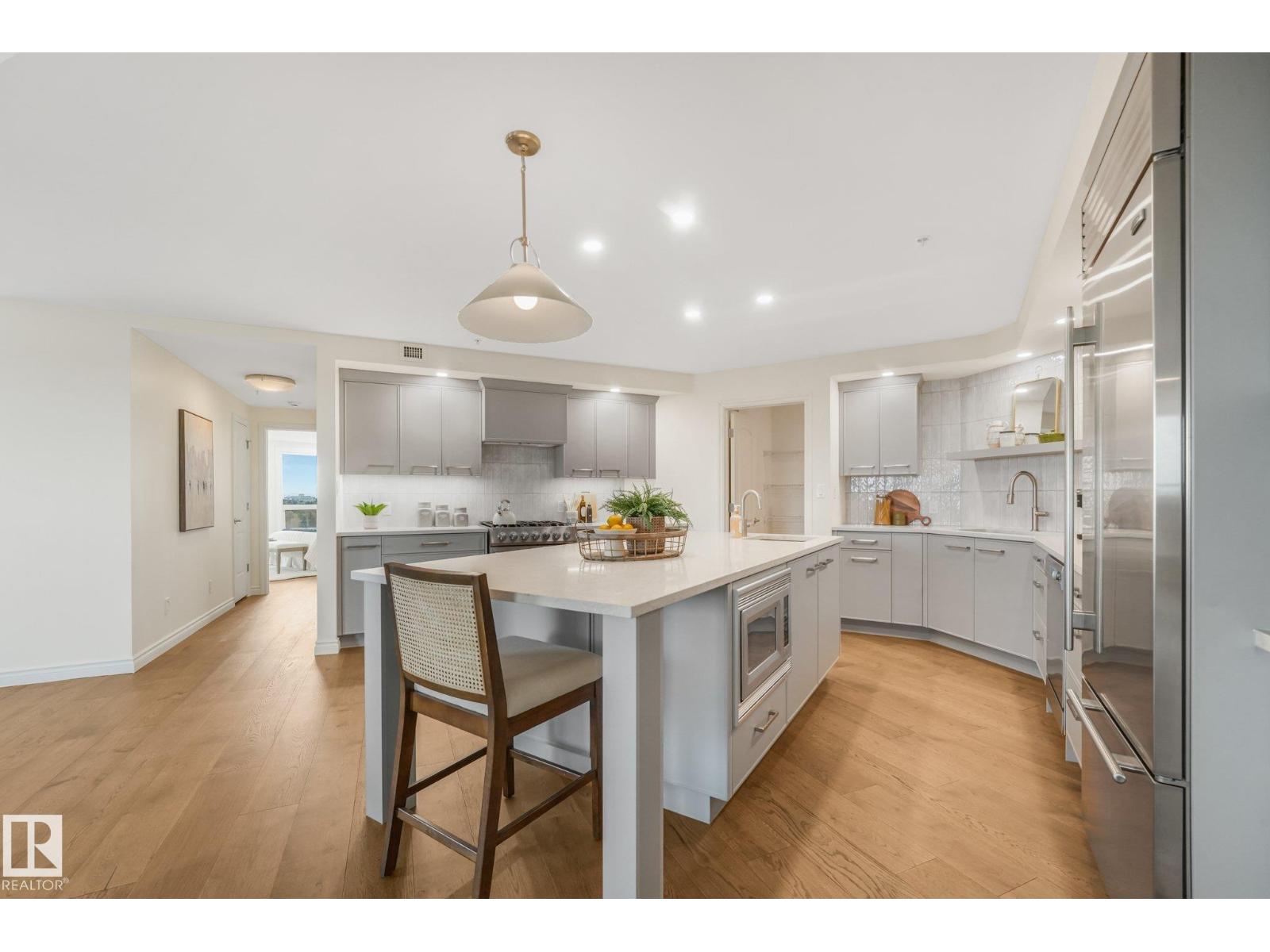 #902 10108 125 ST NW