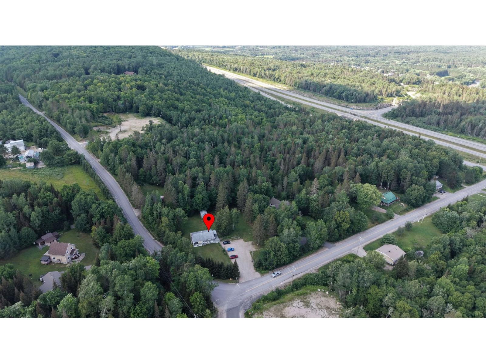 853Z-855Z Mtée du Lac-Paquet Rivière-Rouge Quebec Canada J0T1T0 2