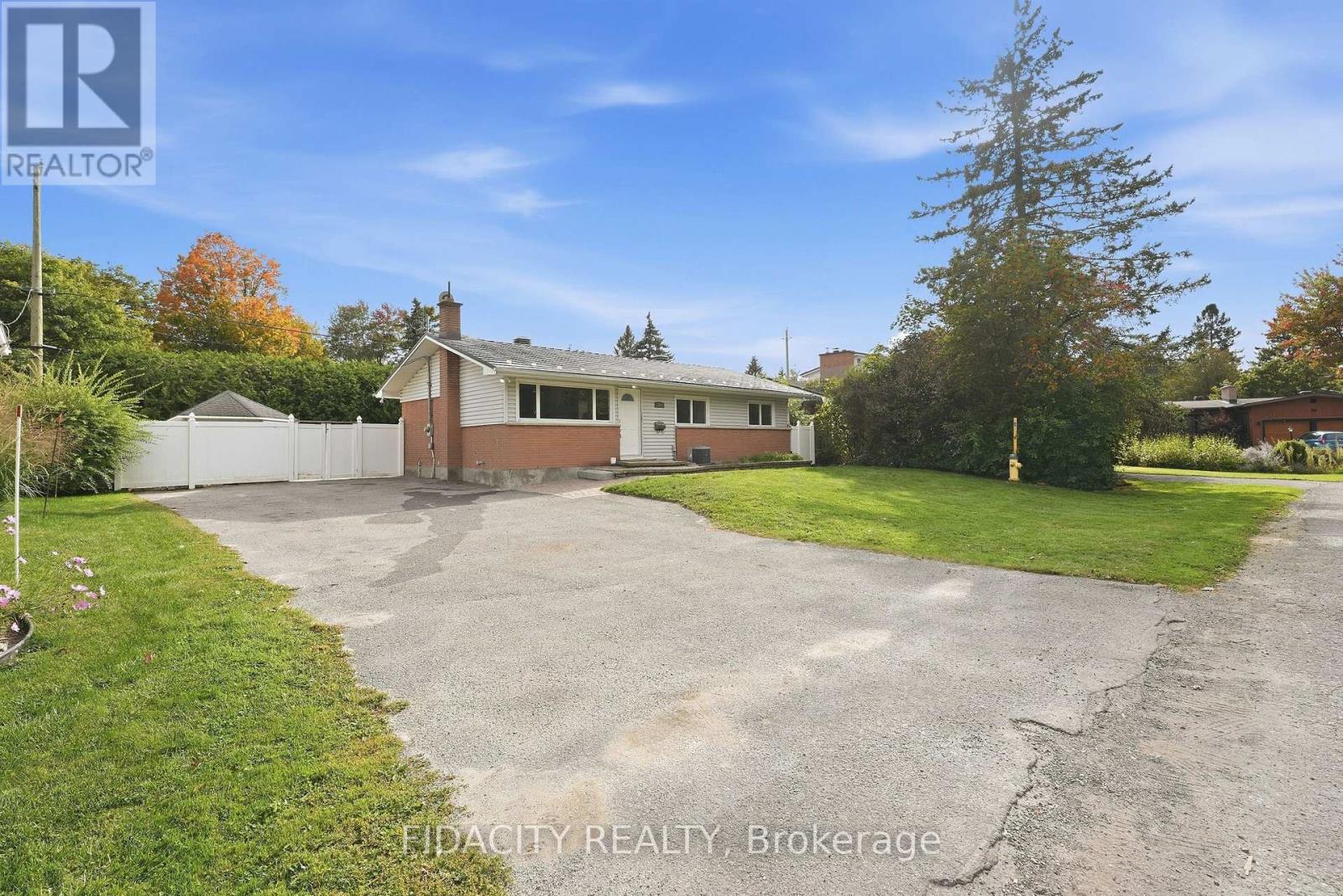 34 Stinson Avenue, Ottawa, Ontario K2H 6N3 - Photo 2 - X13851856