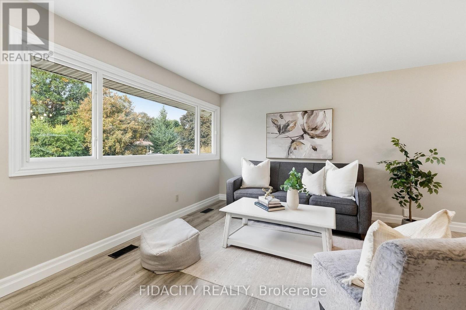 34 Stinson Avenue, Ottawa, Ontario K2H 6N3 - Photo 4 - X13851856