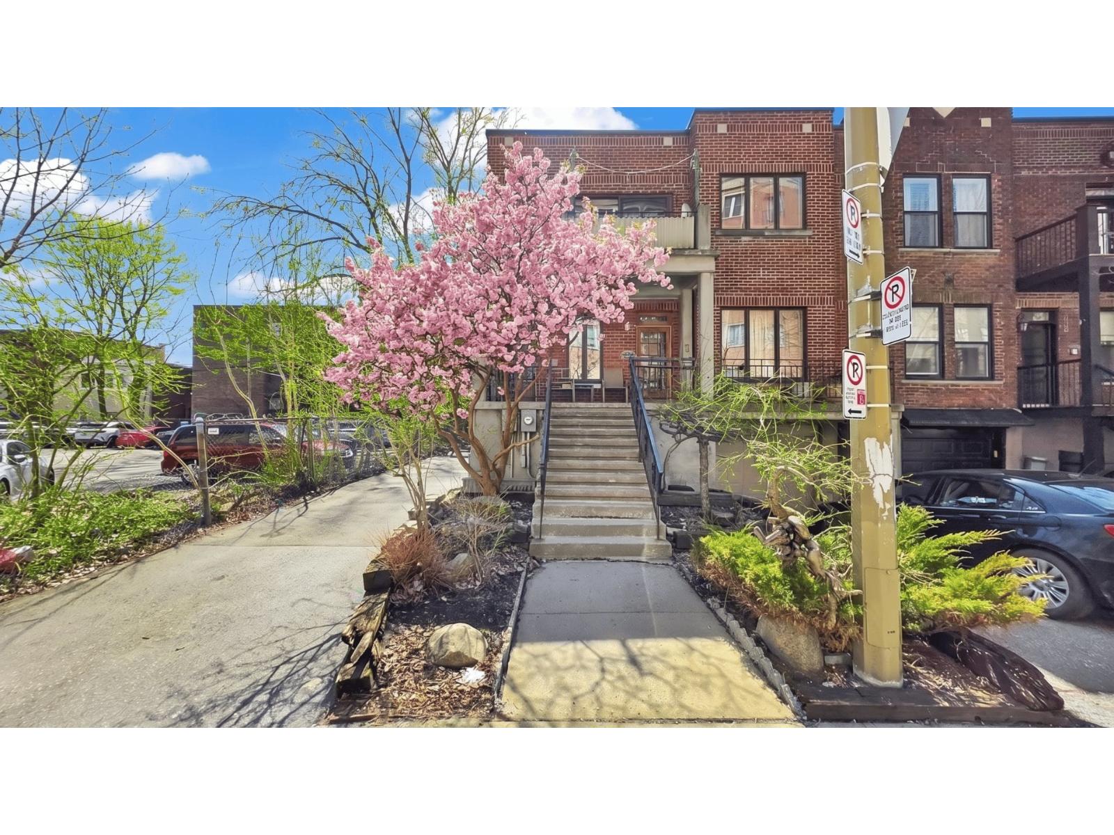 2132Z Av. Northcliffe Montréal (Côte-des-Neiges/Notre-Dame-de-Grâce) Quebec Canada H4A3K5 2