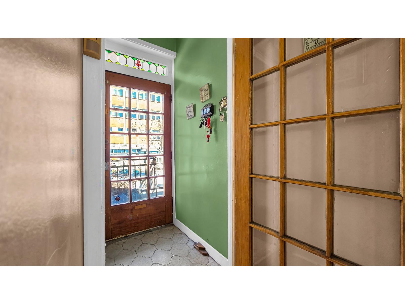 2132 Av. Northcliffe Montréal (Côte-des-Neiges/Notre-Dame-de-Grâce) Quebec Canada H4A3K5 4