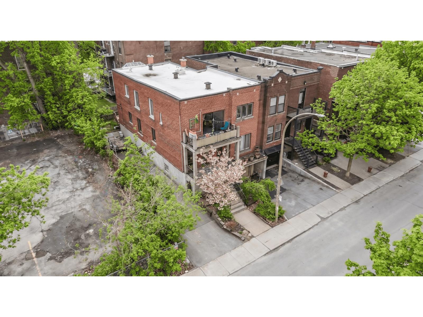 2132Z Av. Northcliffe Montréal (Côte-des-Neiges/Notre-Dame-de-Grâce) Quebec Canada H4A3K5 3