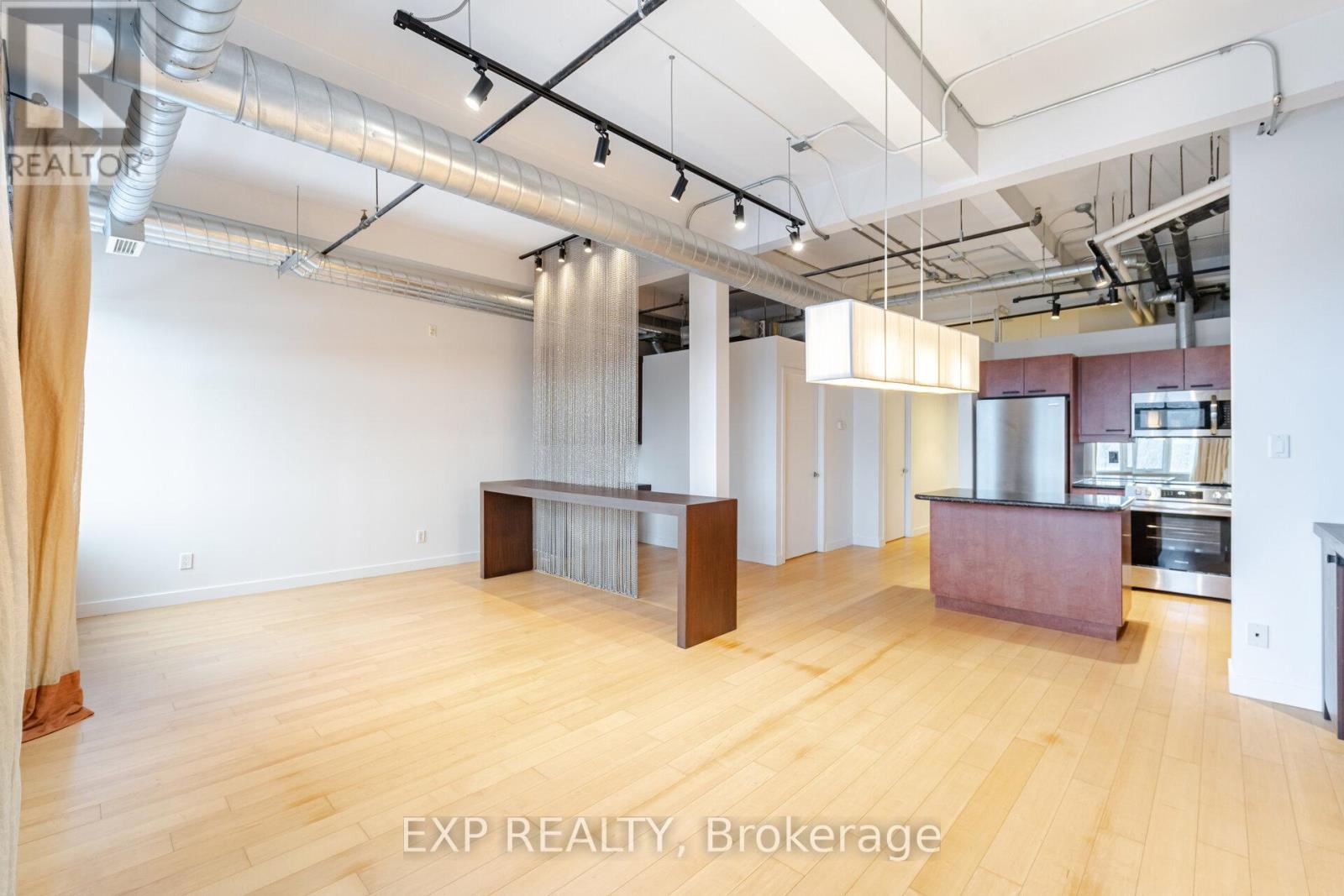 513 - 955 QUEEN STREET W