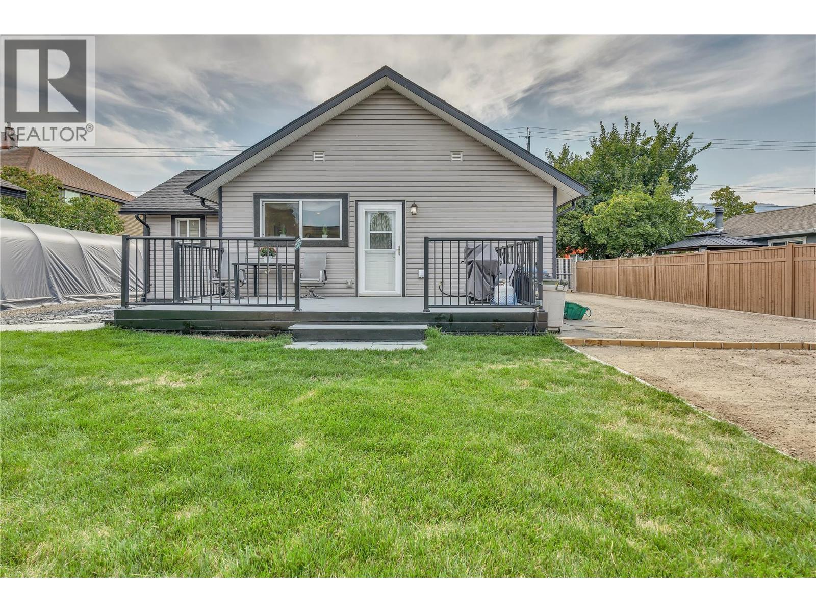 507 Duncan Avenue W, Penticton, British Columbia  V2A 2V8 - Photo 3 - 10402094