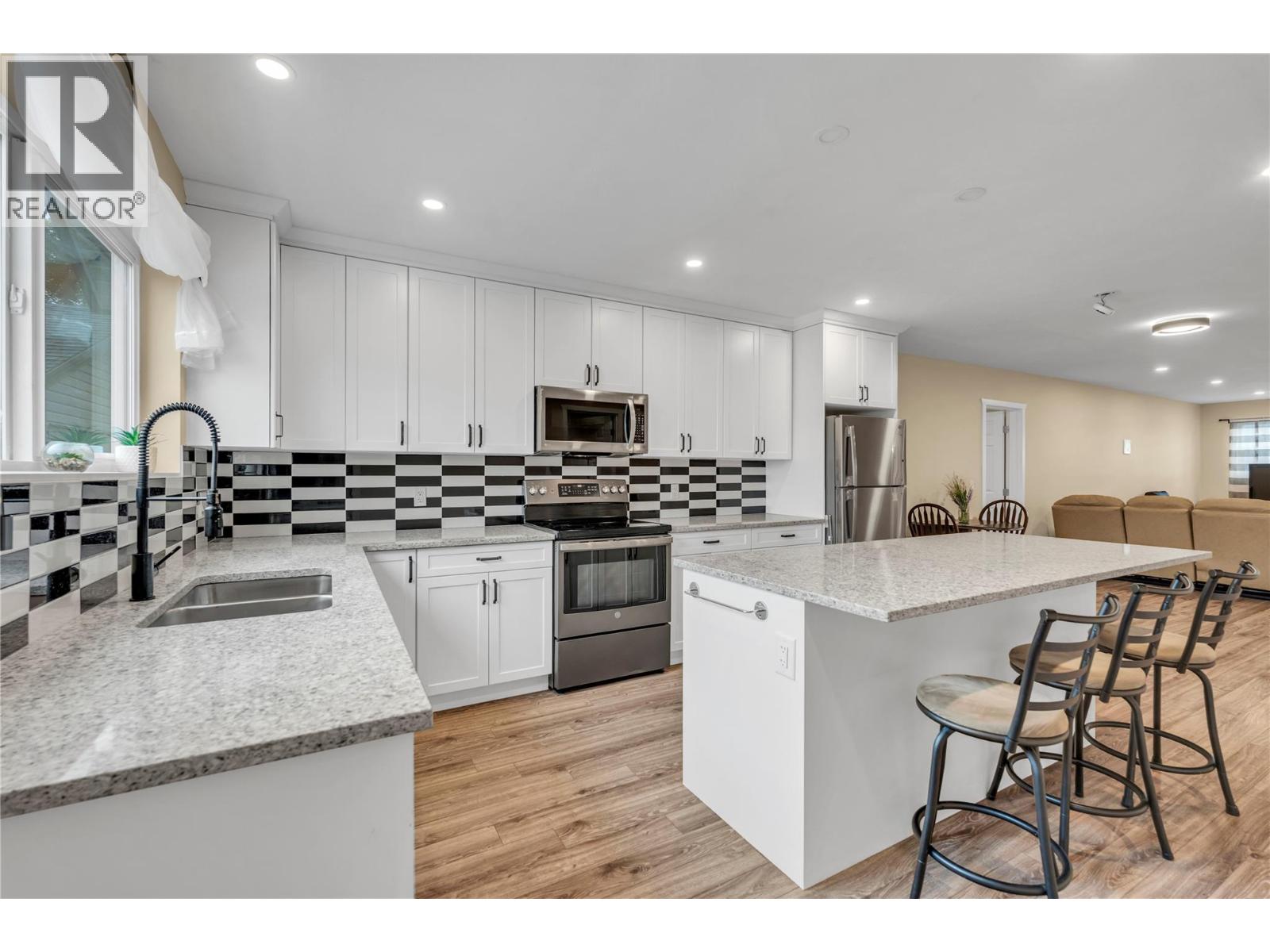 507 Duncan Avenue W, Penticton, British Columbia  V2A 2V8 - Photo 5 - 10402094