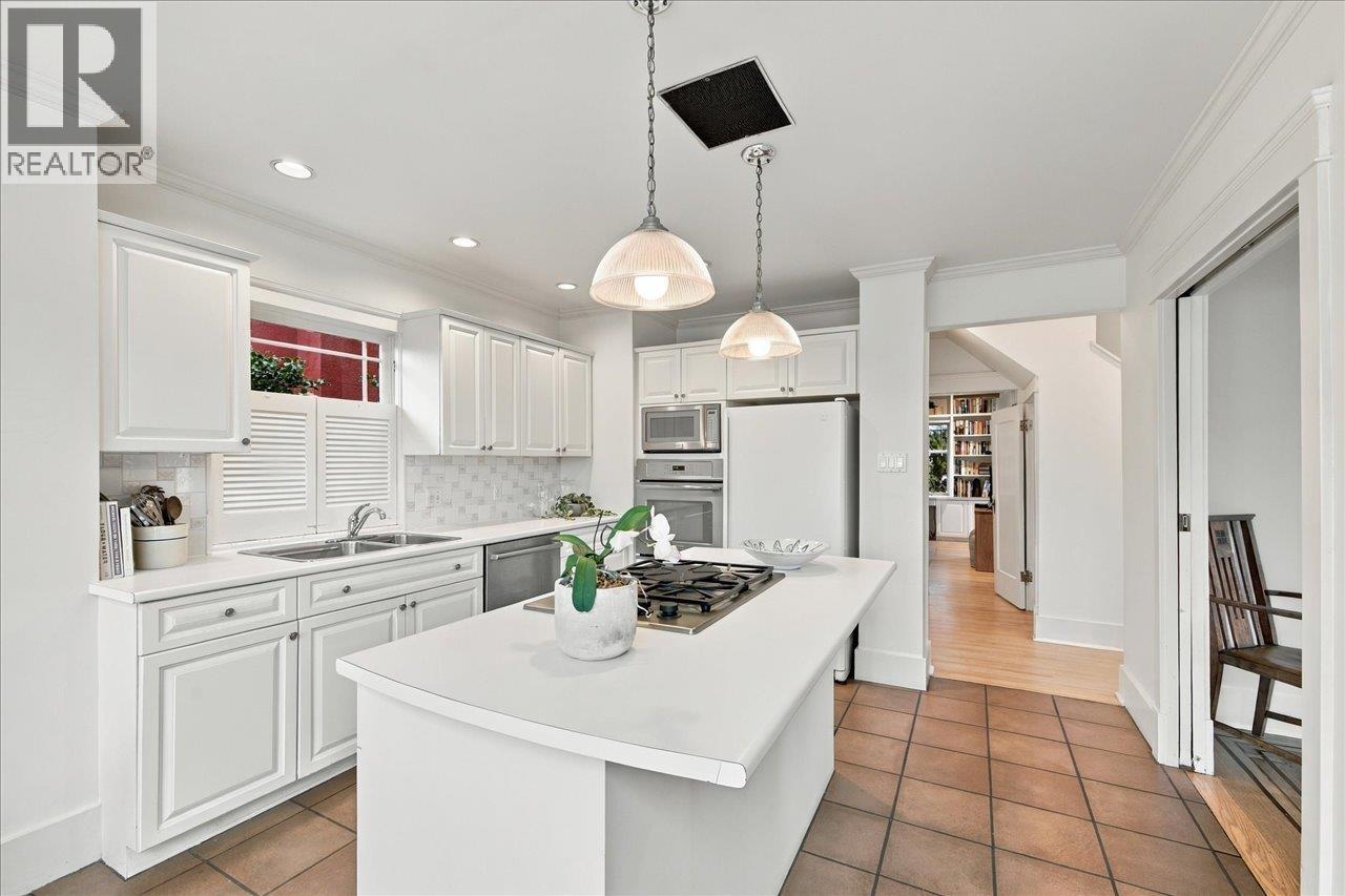 706 W 24TH AVENUE