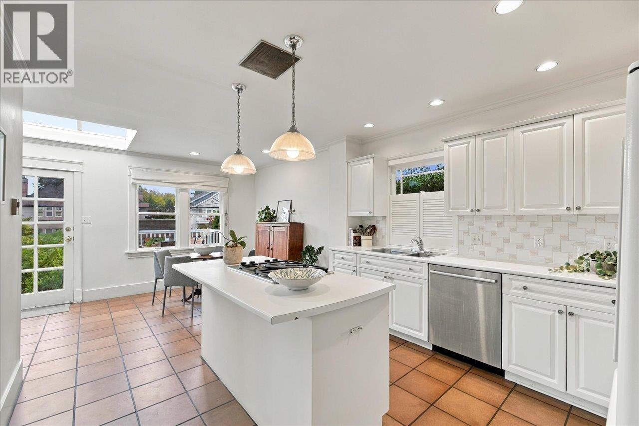 706 W 24TH AVENUE