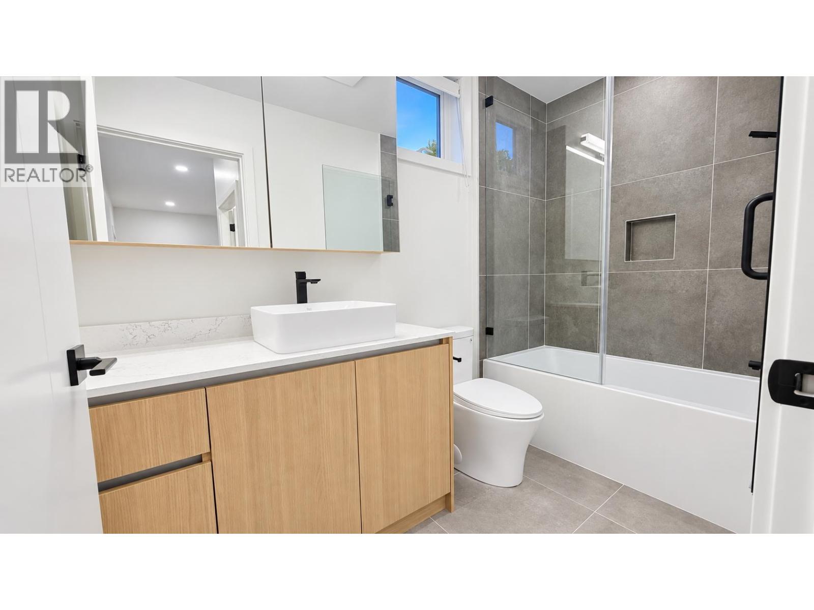 3 8300 NO 3 ROAD