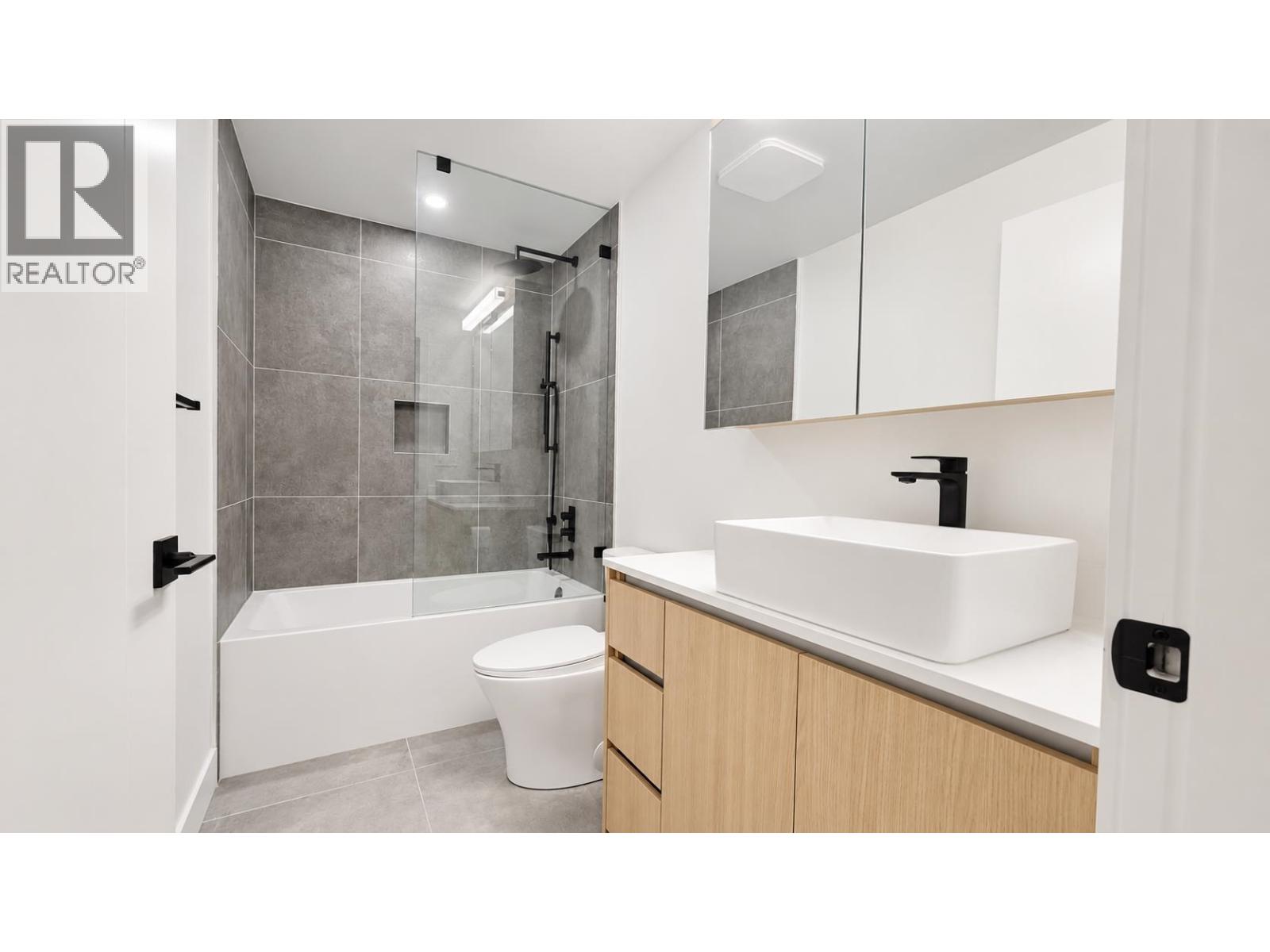 3 8300 NO 3 ROAD
