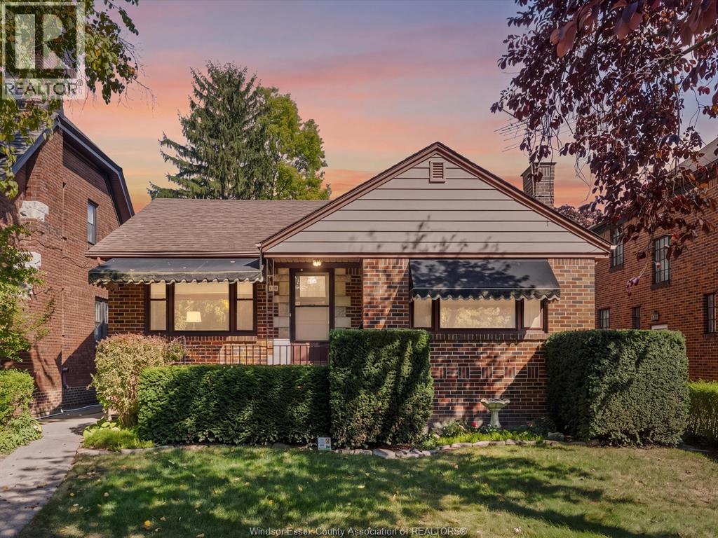 2214 VICTORIA AVENUE, Windsor, Ontario