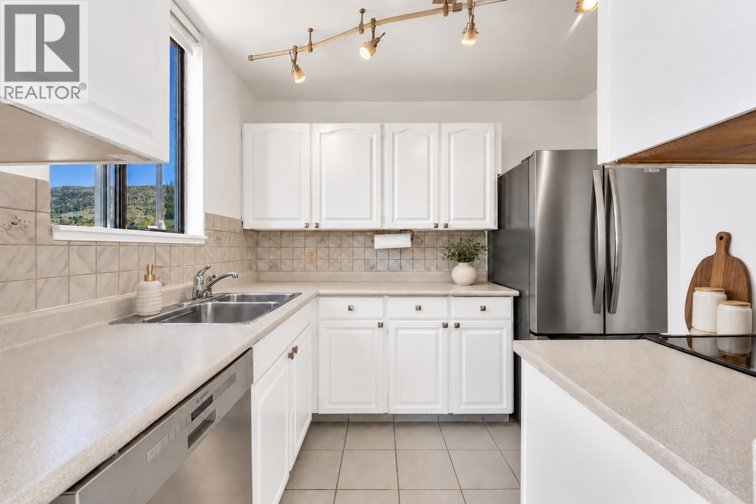 1102 555 13th Street, West Vancouver, British Columbia  V7T 2N8 - Photo 9 - R3162325