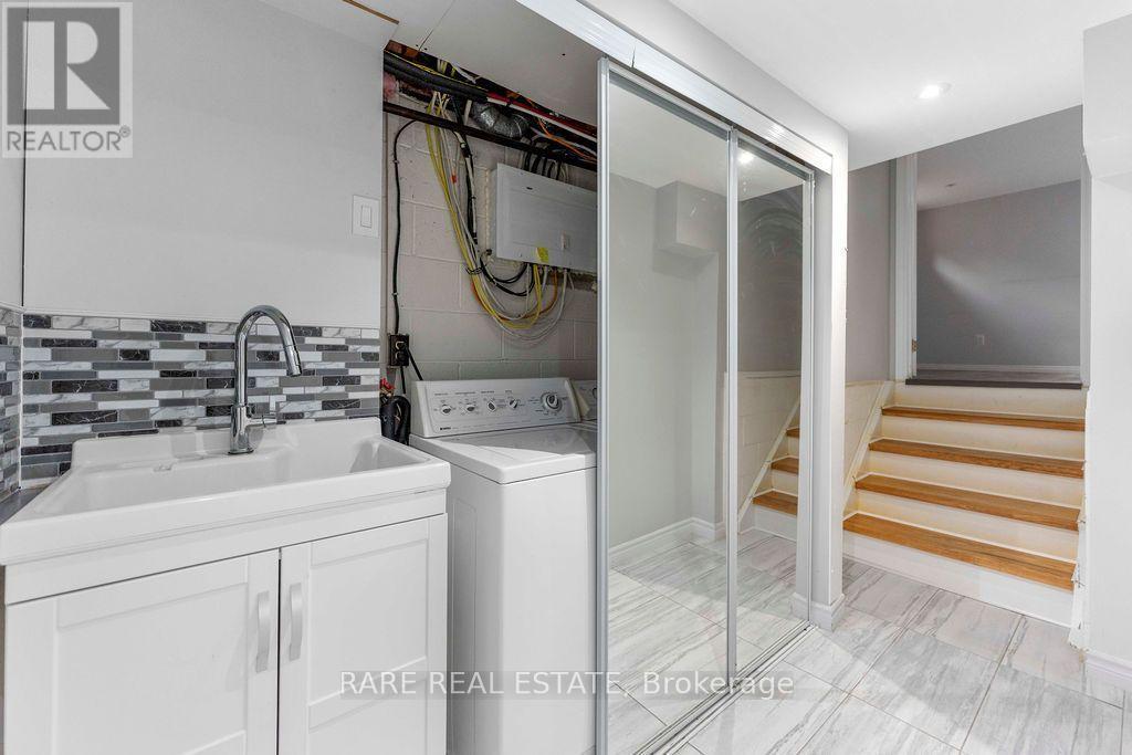 Lower - 733 Eaglemount Crescent, Mississauga, Ontario  L5C 1H2 - Photo 15 - W13851852