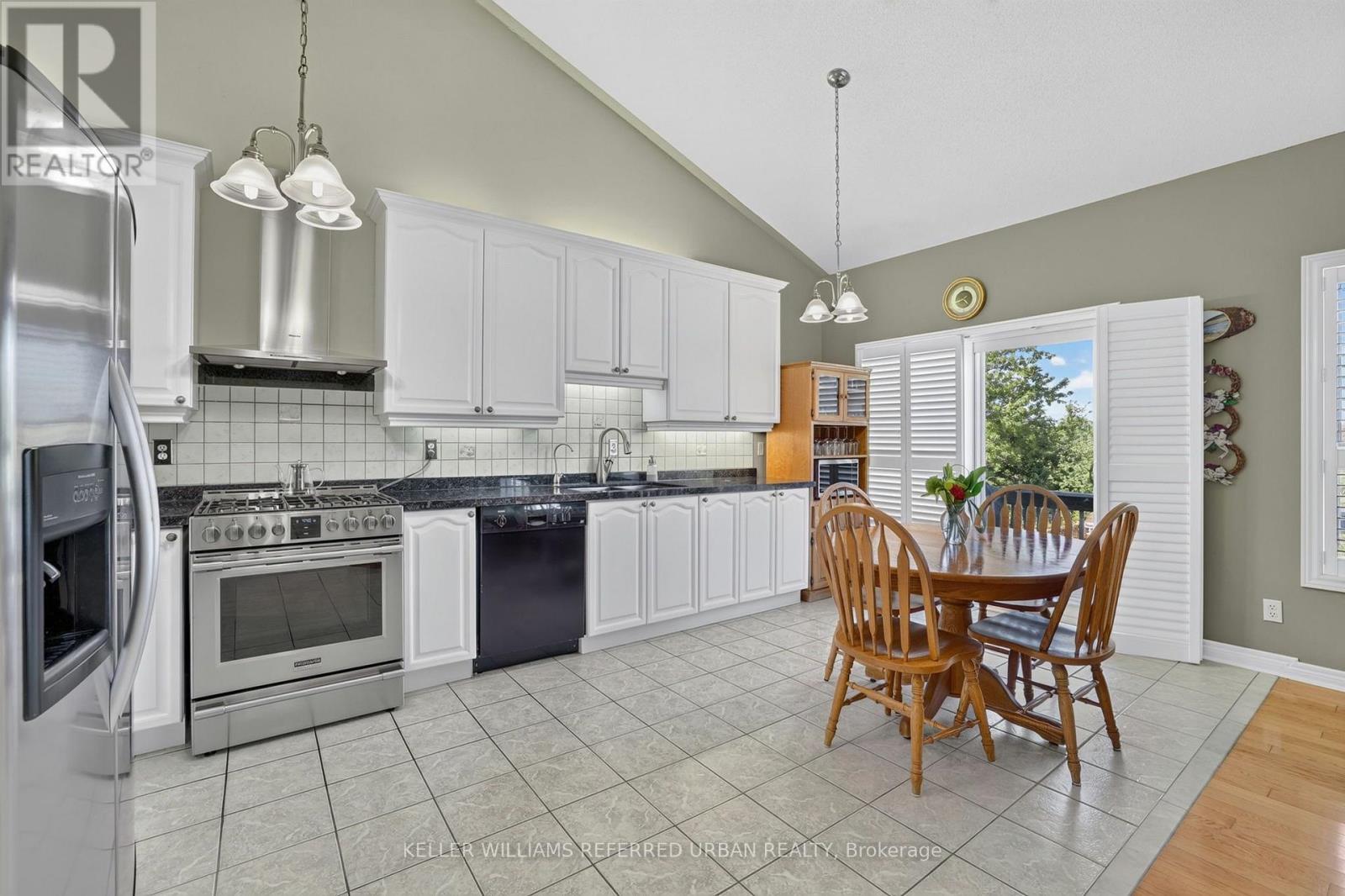 27 Summer Valley Drive, Brampton, Ontario  L6Z 4V6 - Photo 12 - W13851854