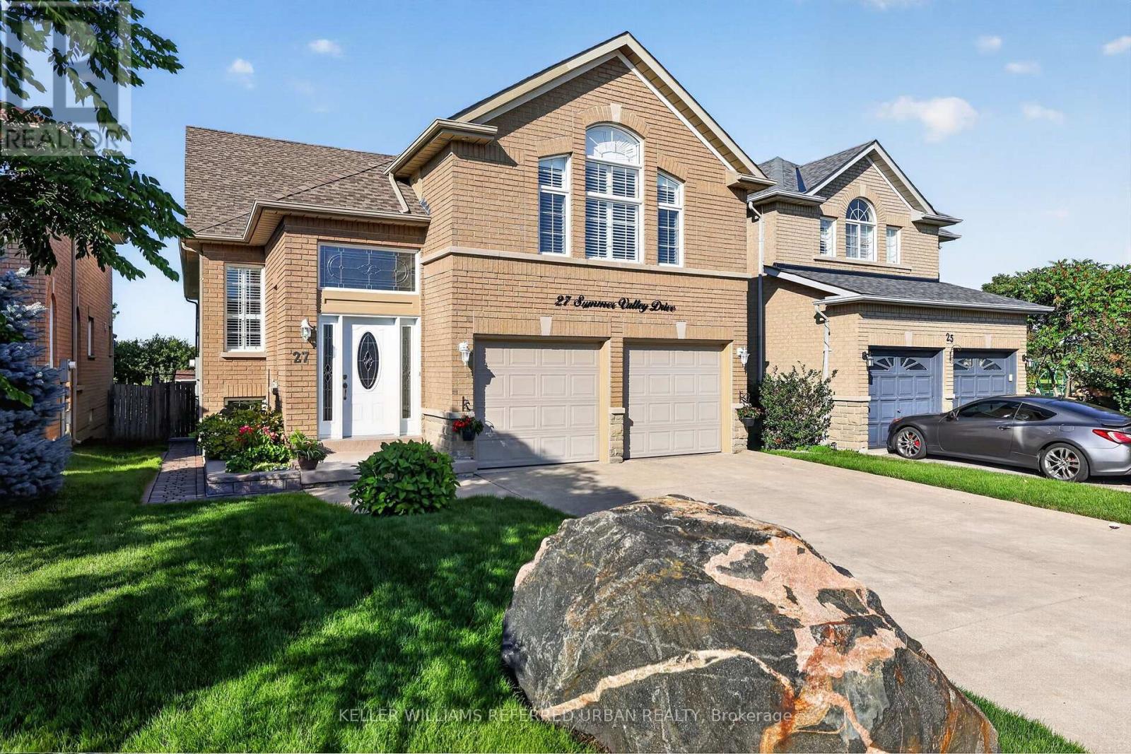 27 Summer Valley Drive, Brampton, Ontario  L6Z 4V6 - Photo 2 - W13851854