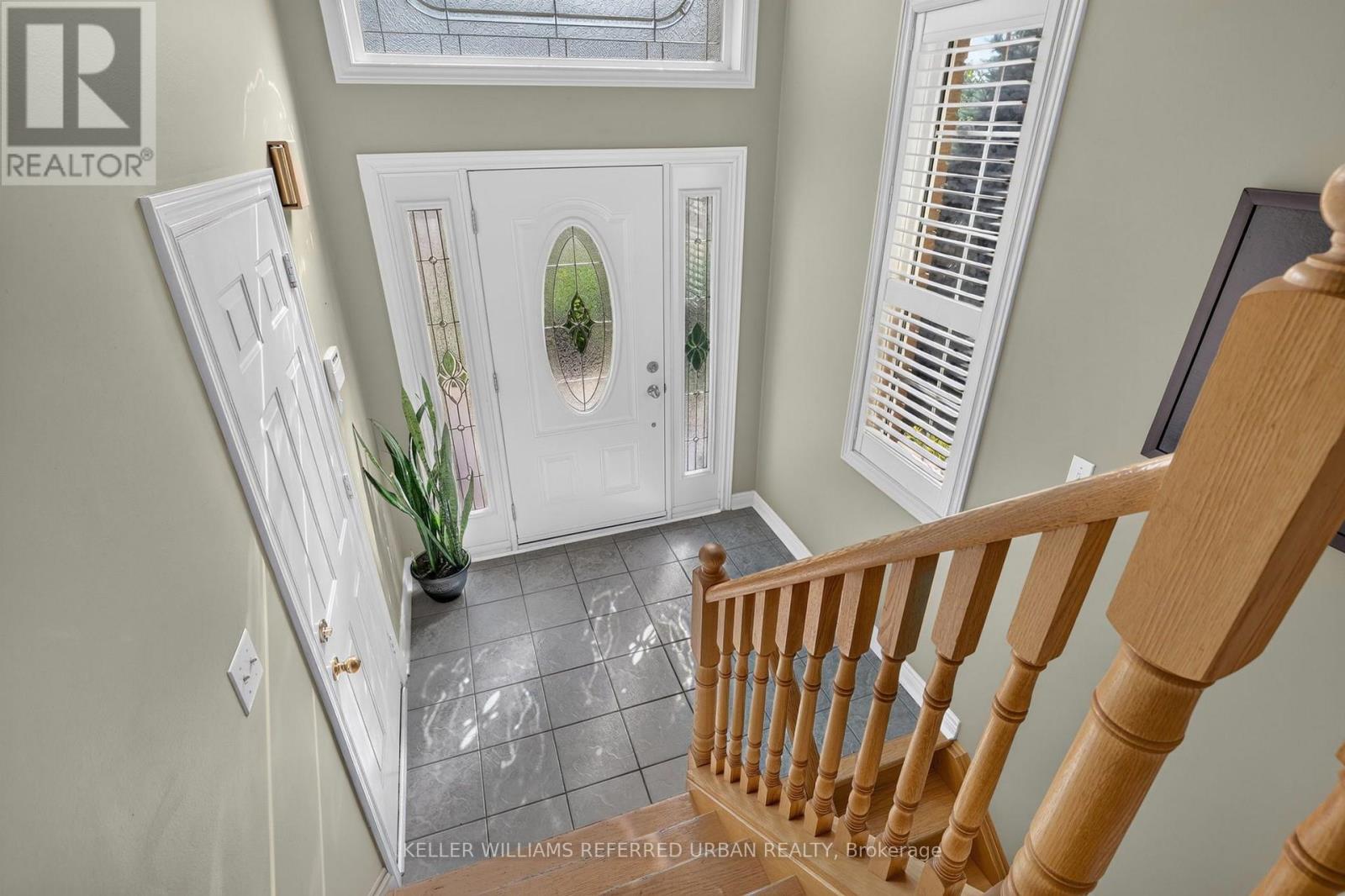 27 Summer Valley Drive, Brampton, Ontario  L6Z 4V6 - Photo 4 - W13851854
