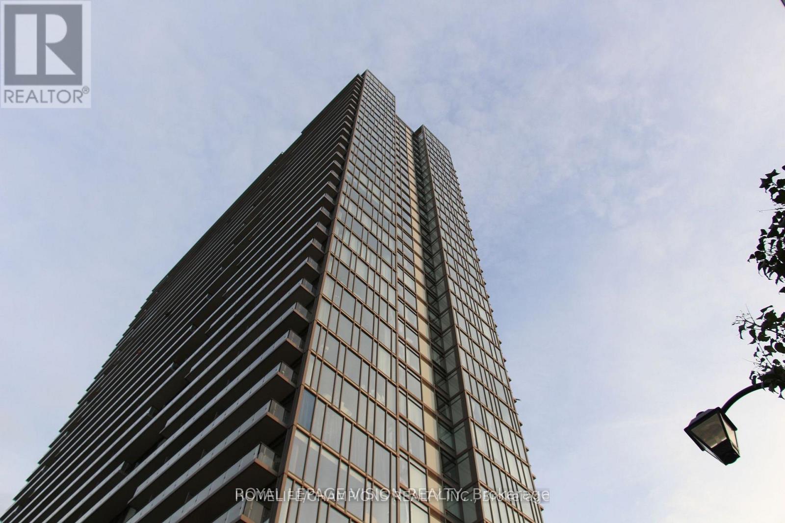 2016 - 105 THE QUEENSWAY STREET