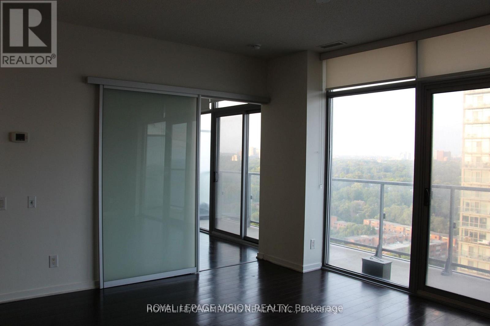 2016 - 105 The Queensway Street, Toronto, Ontario  M6S 5B5 - Photo 10 - W13851870