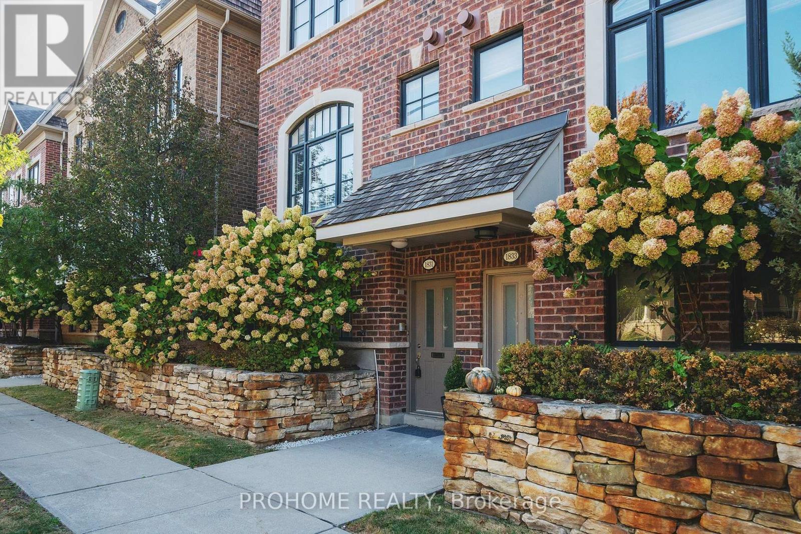 1831 Pagehurst Avenue, Mississauga, Ontario  L4X 1Y4 - Photo 7 - W13851914