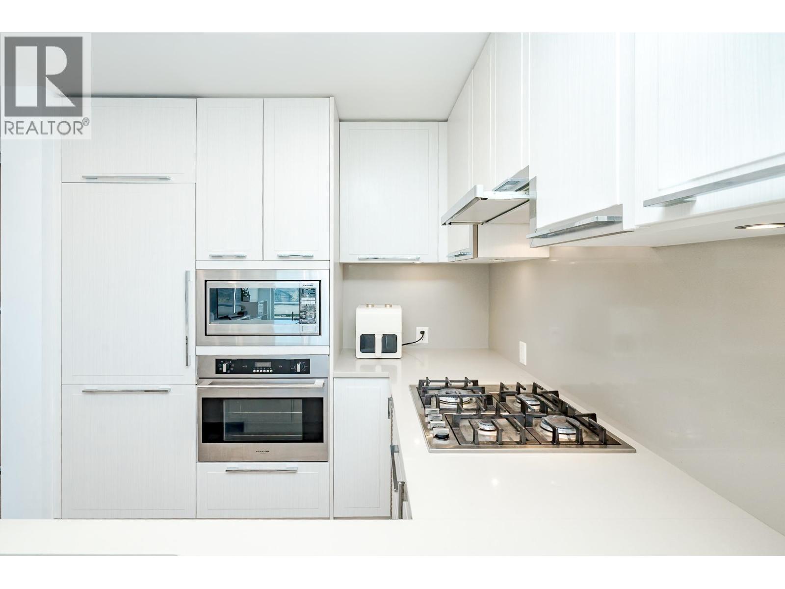 602 6677 CAMBIE STREET