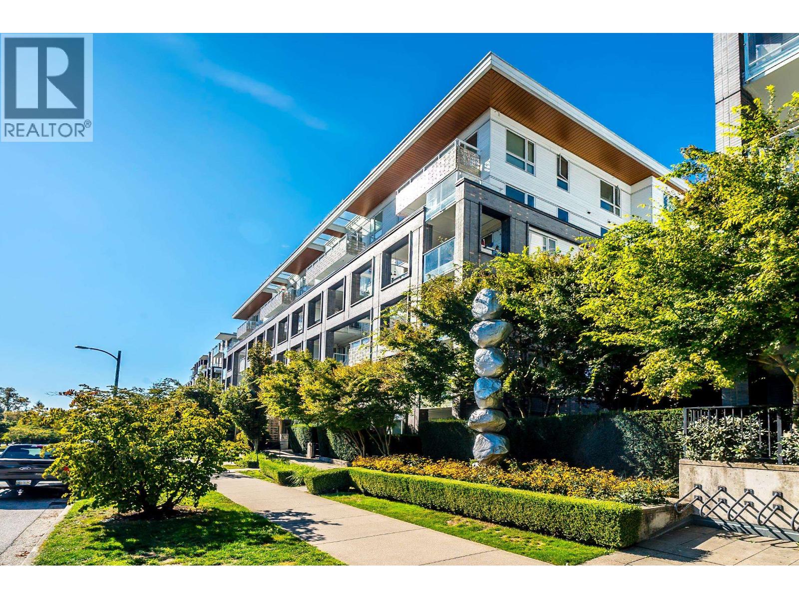602 6677 CAMBIE STREET