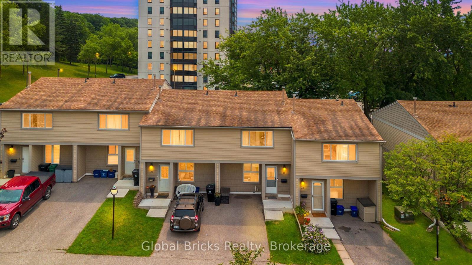 27 - 15 GREEN VALLEY DRIVE, Kitchener, Ontario