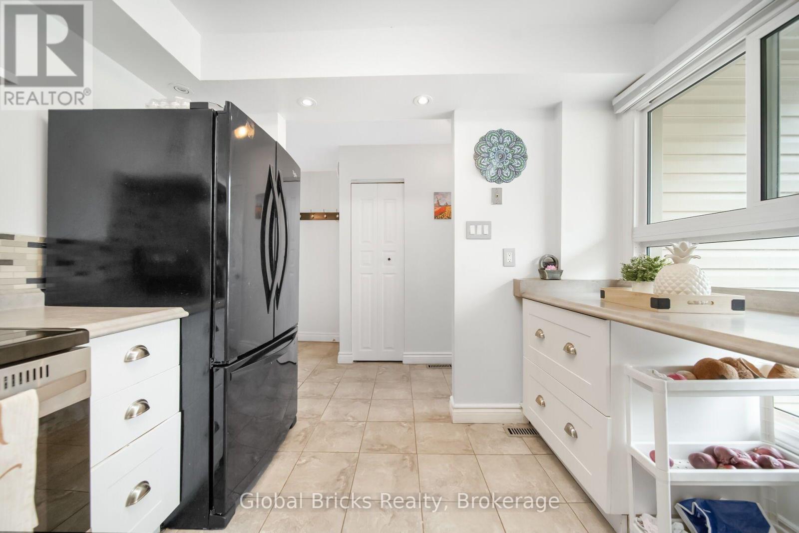 27 - 15 Green Valley Drive, Kitchener, Ontario  N2P 1K7 - Photo 11 - X13851880