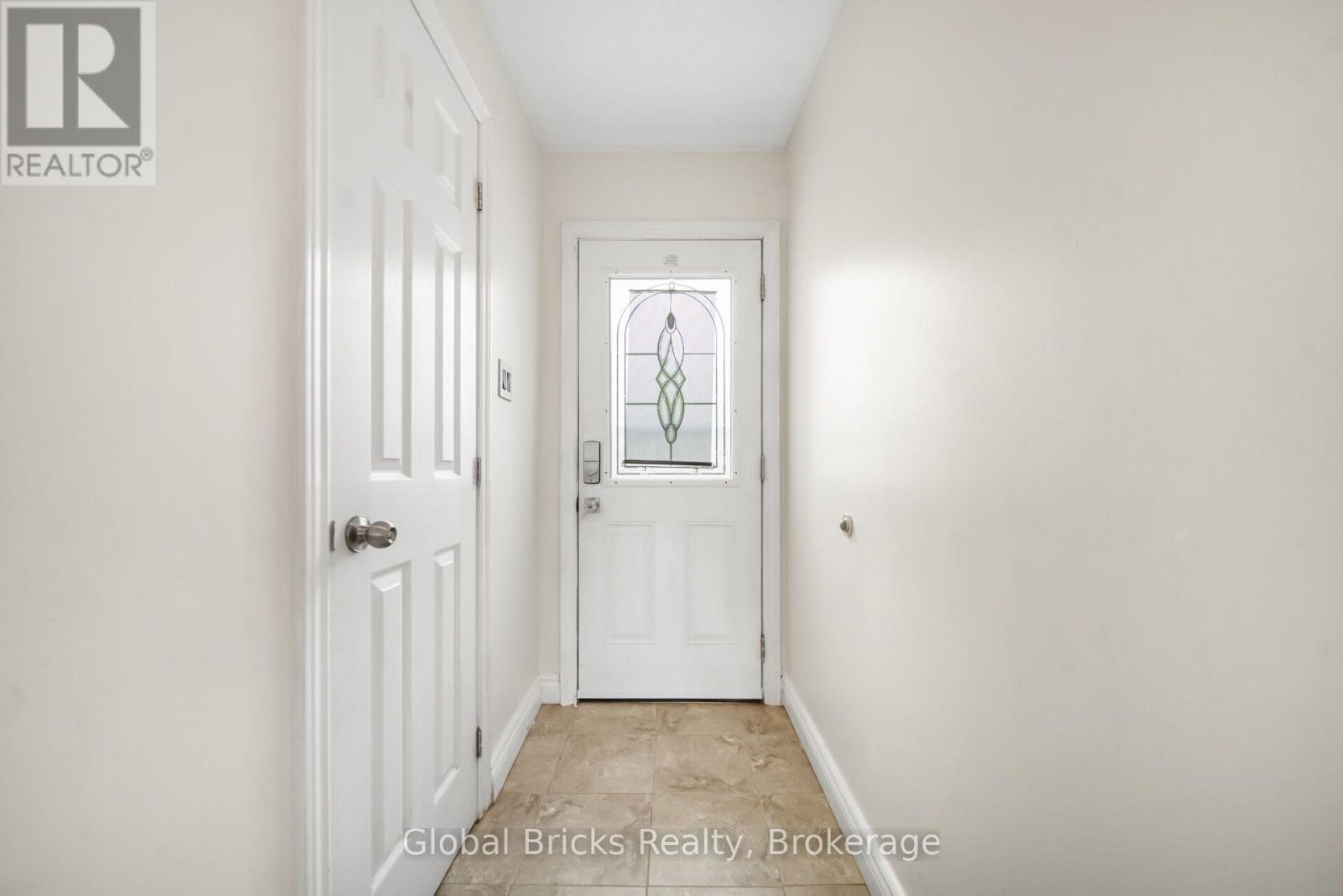 27 - 15 Green Valley Drive, Kitchener, Ontario  N2P 1K7 - Photo 4 - X13851880