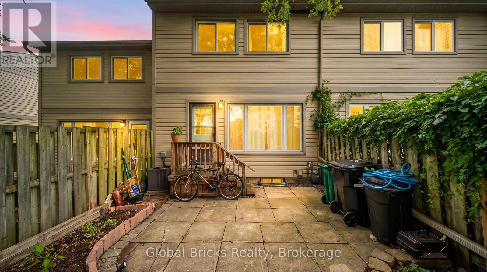 27 - 15 Green Valley Drive, Kitchener, Ontario  N2P 1K7 - Photo 44 - X13851880
