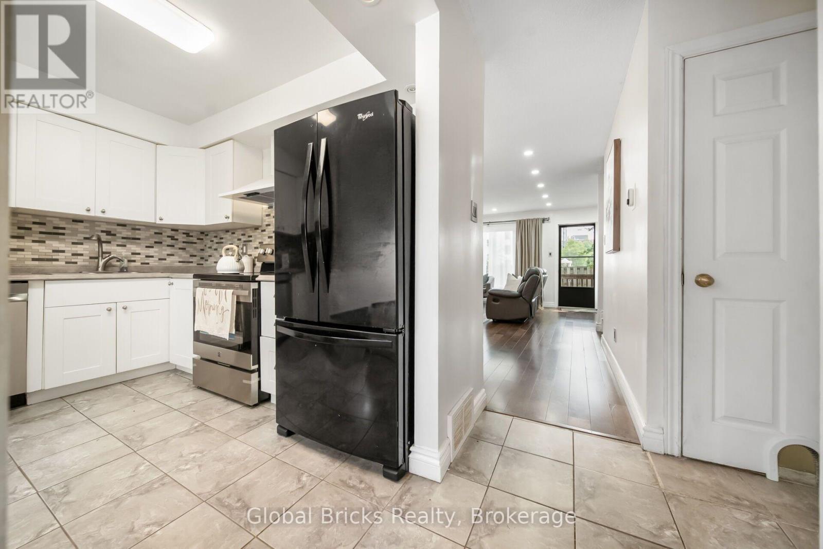 27 - 15 Green Valley Drive, Kitchener, Ontario  N2P 1K7 - Photo 7 - X13851880