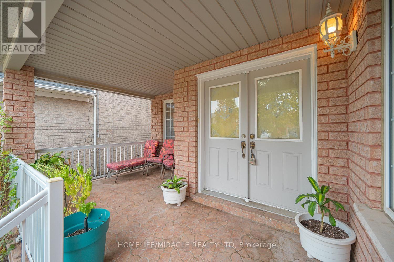 18 Hartwell Gate, Brampton, Ontario  L6R 2V3 - Photo 8 - W13847540