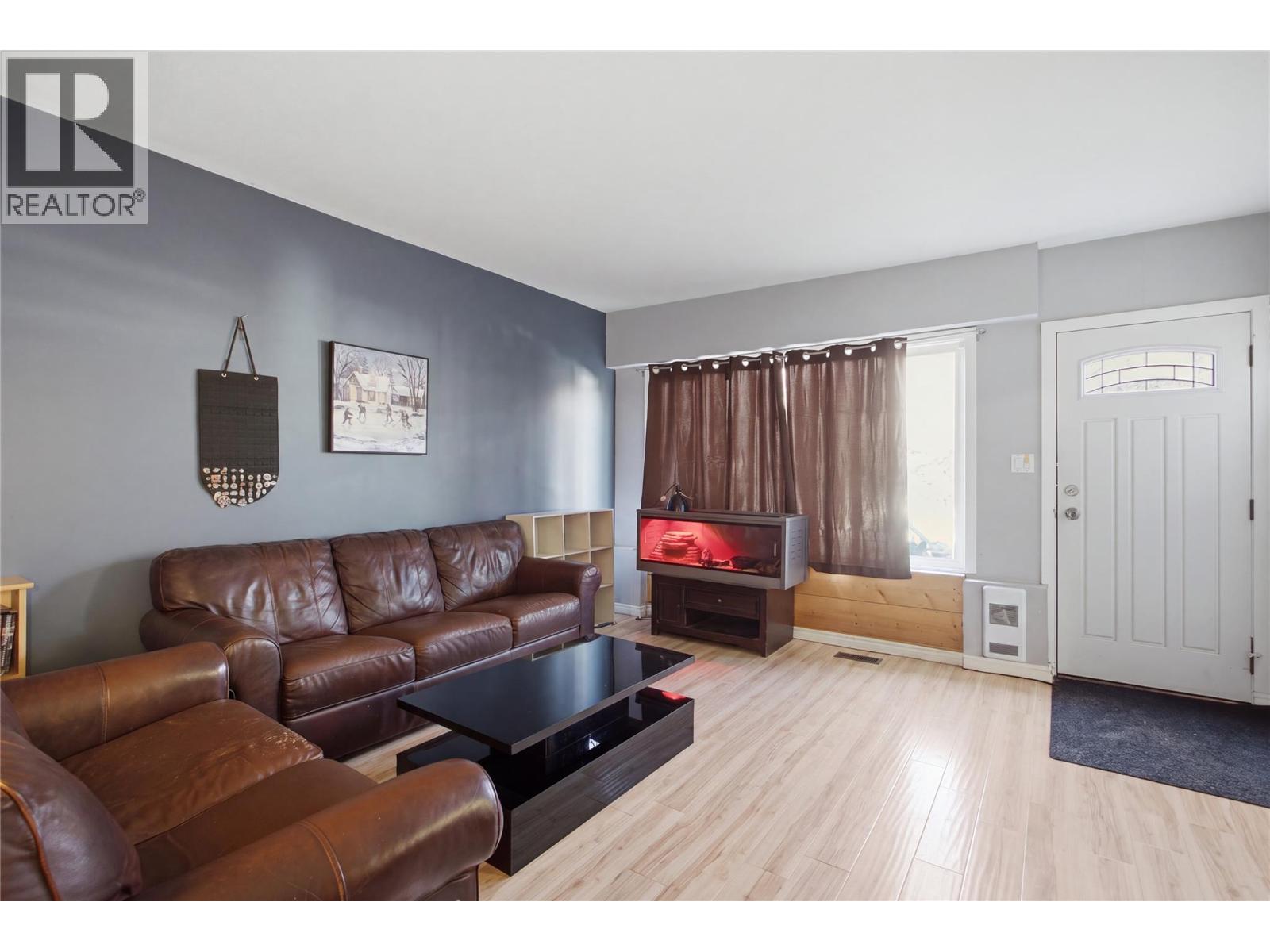 2231/2233 Valleyview Drive