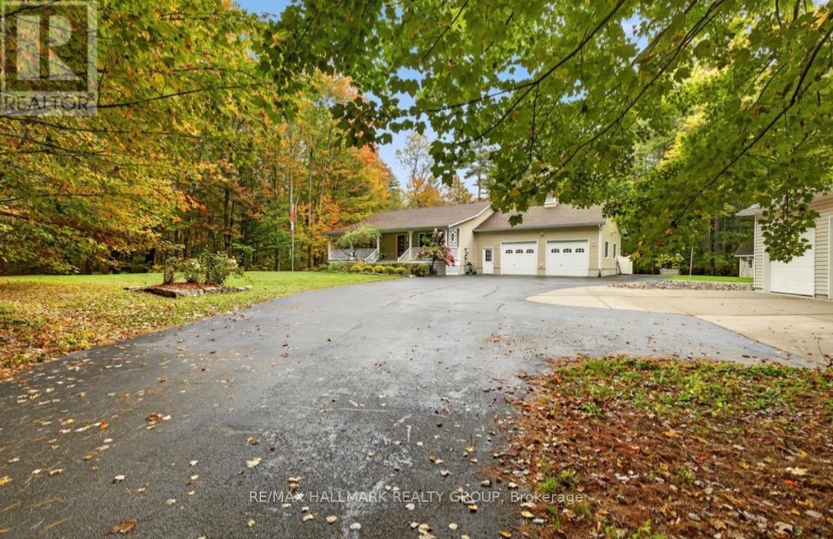 161 Barron Canyon Road, Laurentian Valley, Ontario  K8A 6W7 - Photo 2 - X13849720