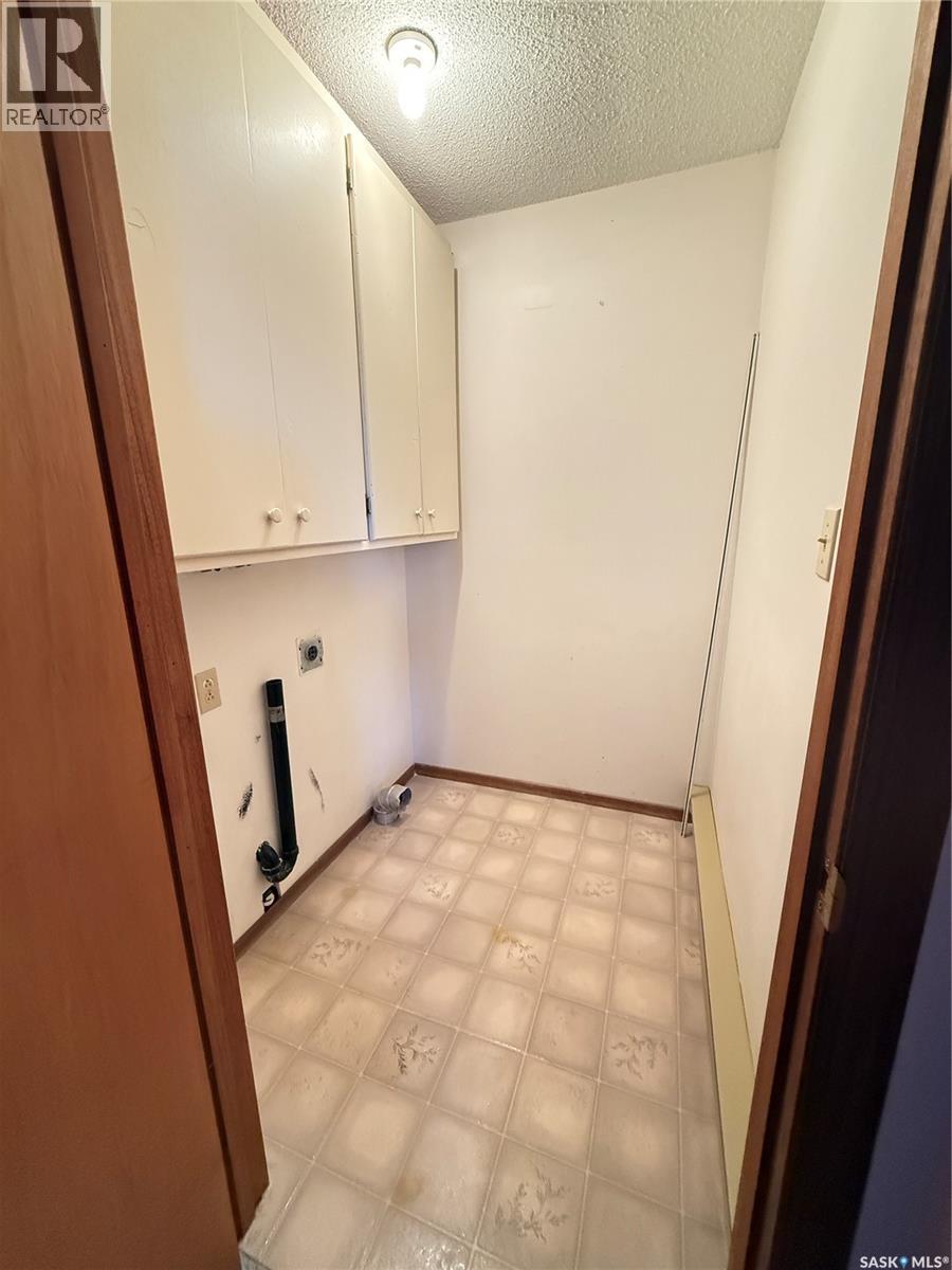 713 Healy Avenue, Radville, Saskatchewan  S0C 2G0 - Photo 10 - SK050143