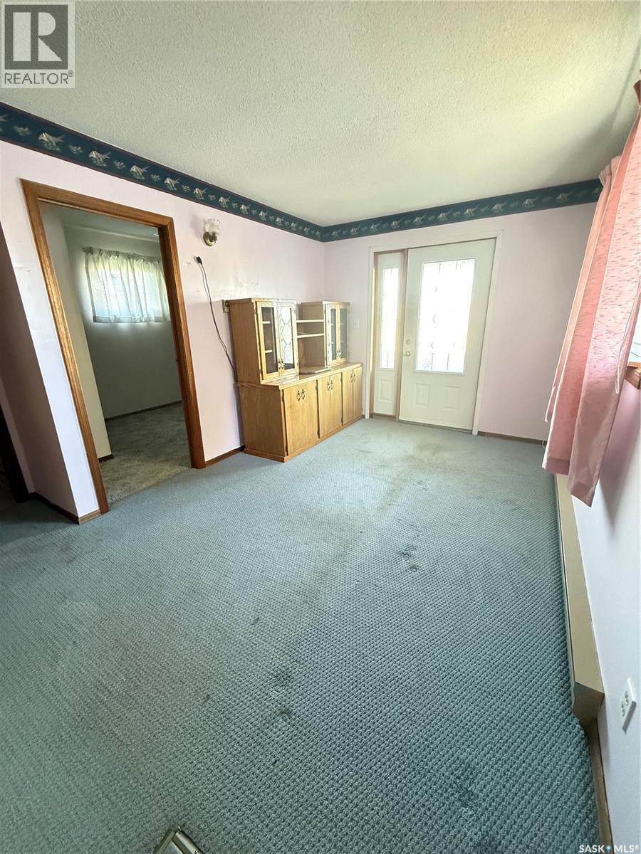 713 Healy Avenue, Radville, Saskatchewan  S0C 2G0 - Photo 12 - SK050143