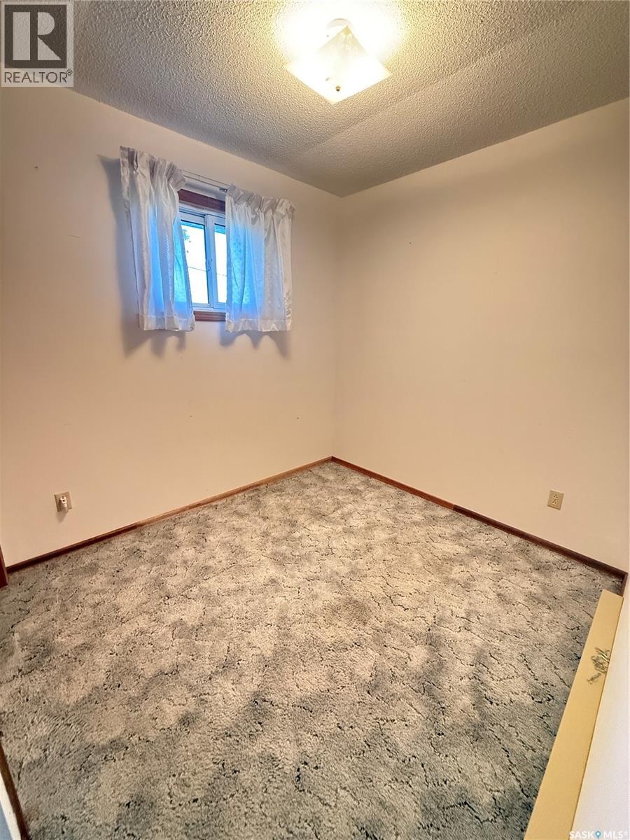 713 Healy Avenue, Radville, Saskatchewan  S0C 2G0 - Photo 14 - SK050143