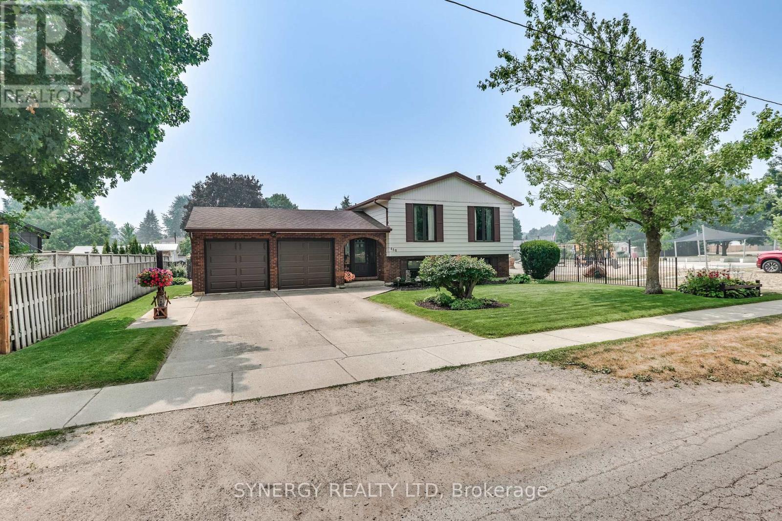 456 Saulsbury Street, Strathroy-Caradoc, Ontario  N7G 2B6 - Photo 2 - X13852012