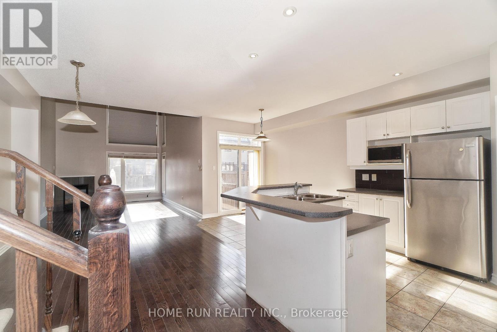 115 Watchhorn Grove, Ottawa, Ontario K1V 2N3 - Photo 3 - X13852042