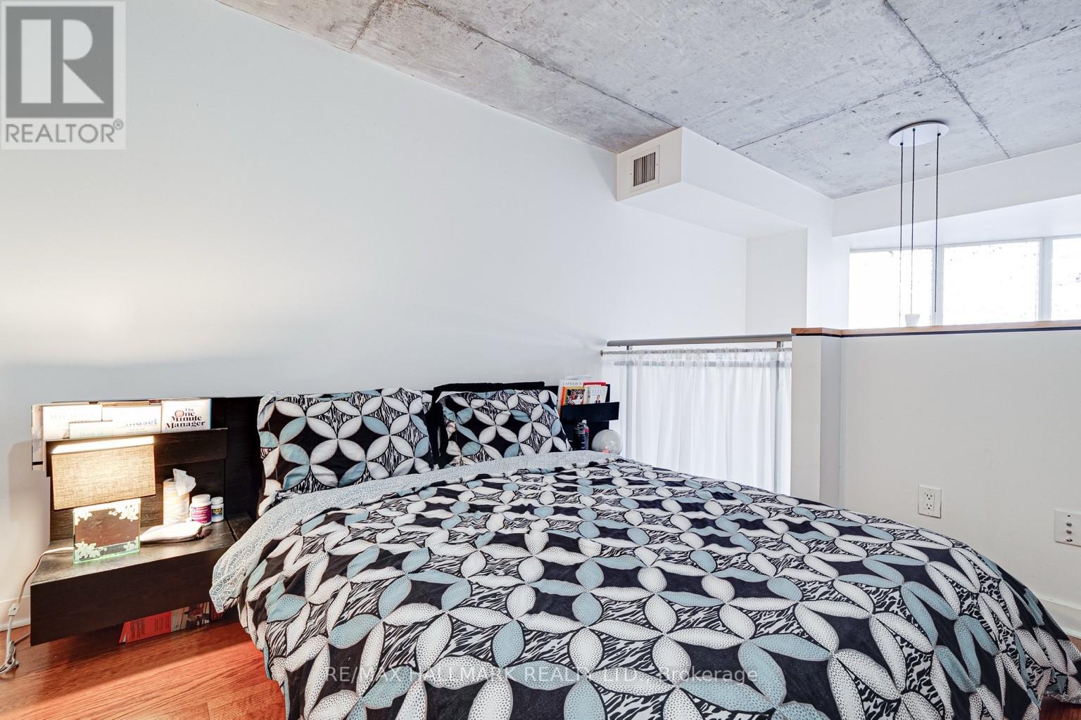 214 - 255 RICHMOND STREET E