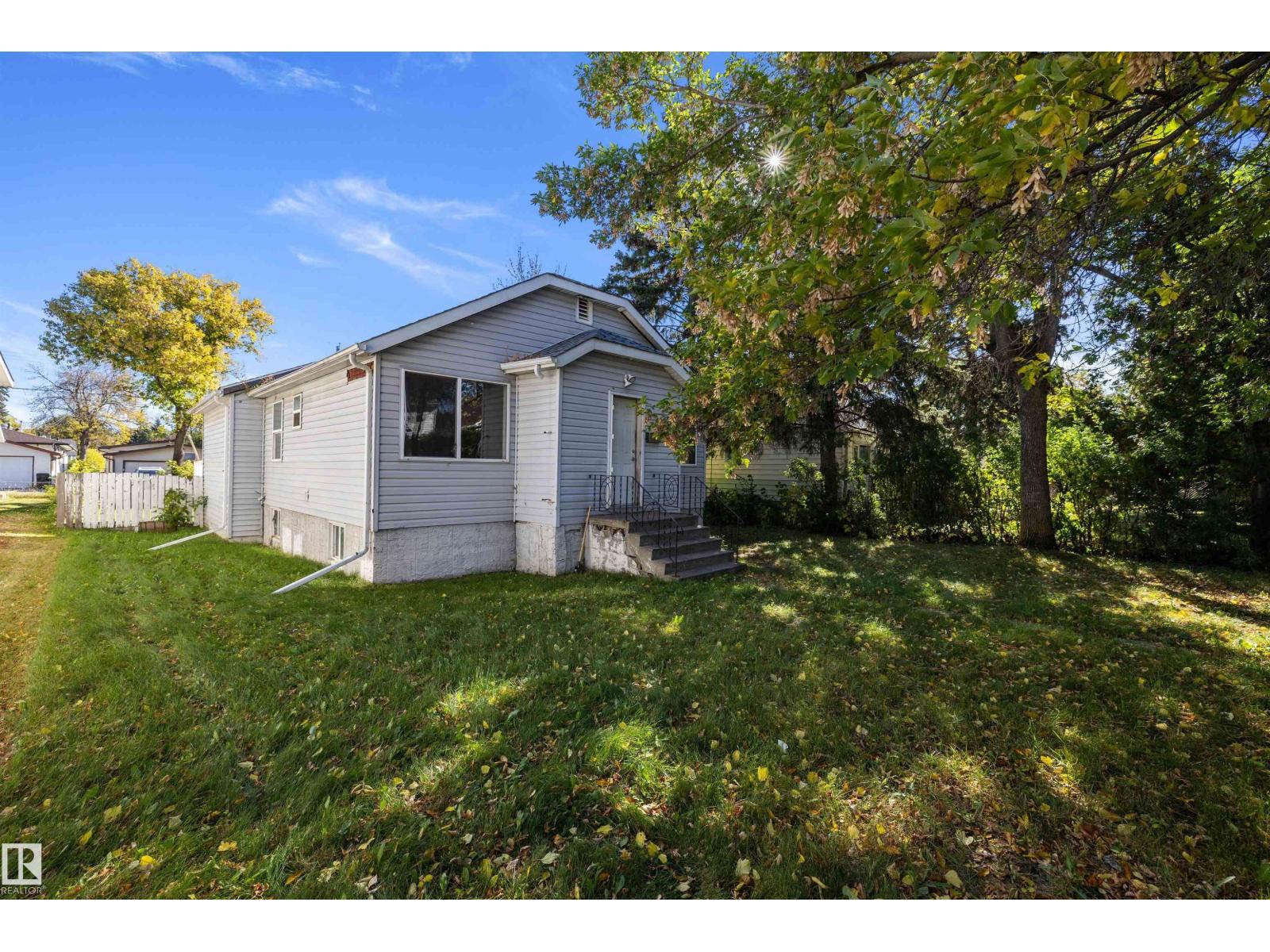 12043 87 ST NW