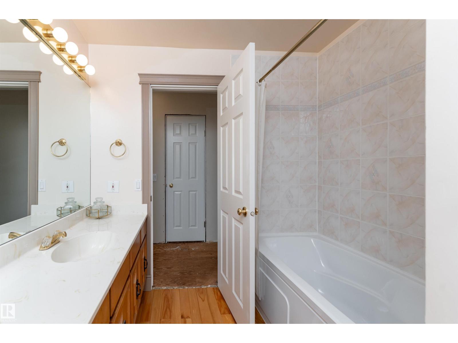 280 WARWICK RD NW
