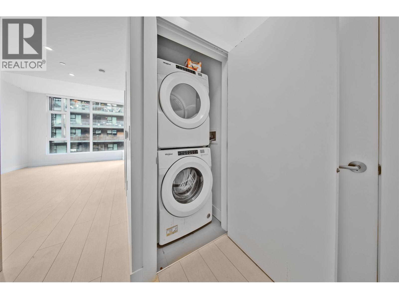 317 3438 SAWMILL CRESCENT