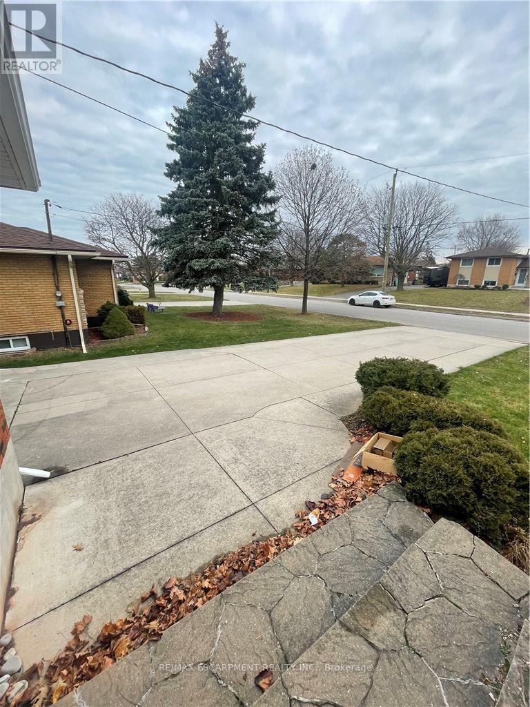 23 Woodsview Avenue W, Grimsby, Ontario  L3M 3S7 - Photo 2 - X13852082