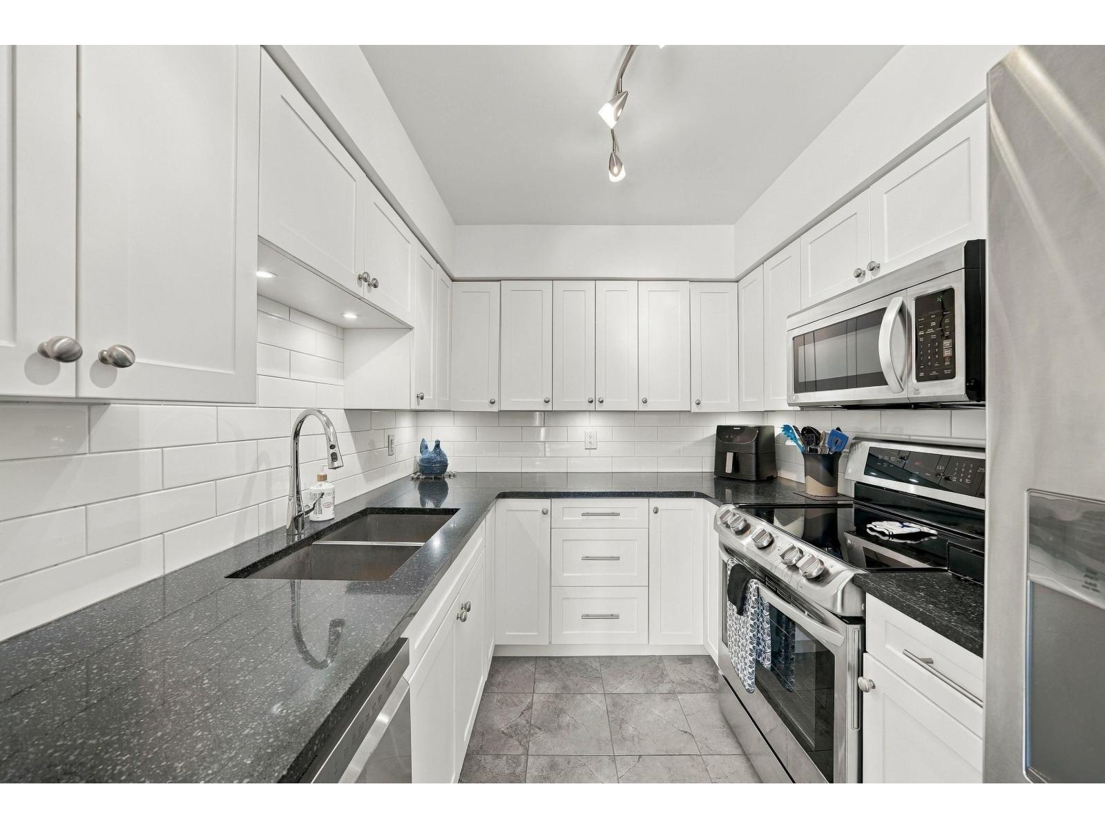 106 14881 MARINE DRIVE